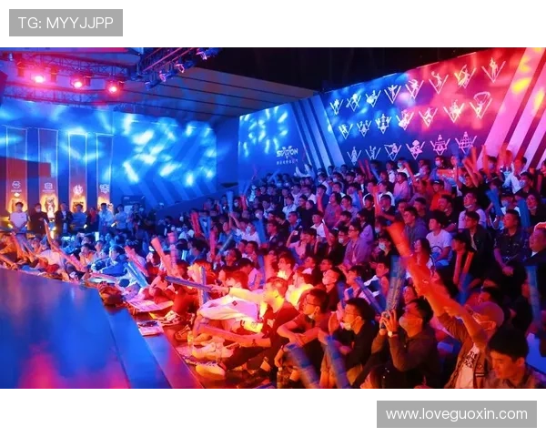 《2025年全球电竞赛事热潮来袭 各大电竞战队备战激烈竞争》