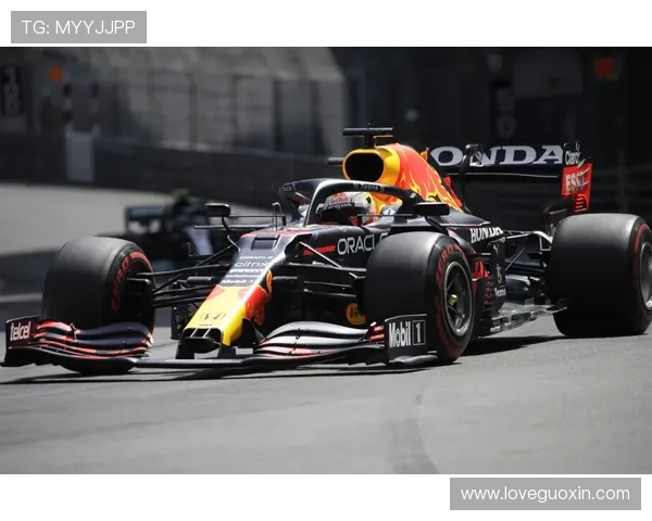 F1赛季最新动态：红牛车队继续称霸赛道 迈凯伦力争反击