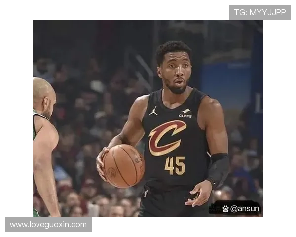 NBA季后赛焦点之战爆冷强队逆袭上演惊心动魄对决激烈场面全回顾
