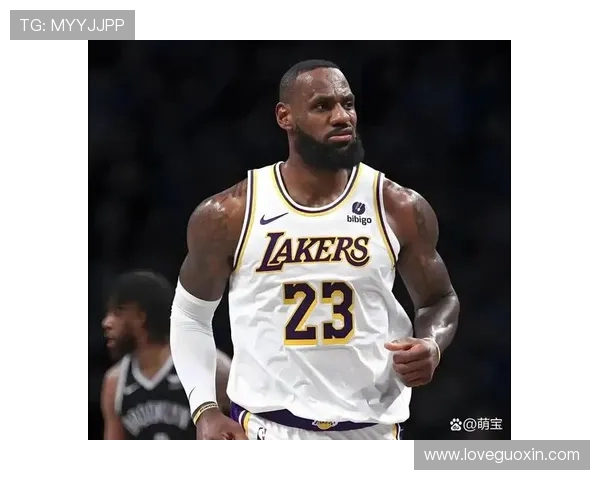 NBA最新动态：詹姆斯领衔湖人新赛季备战 丁威迪加盟篮网引发关注