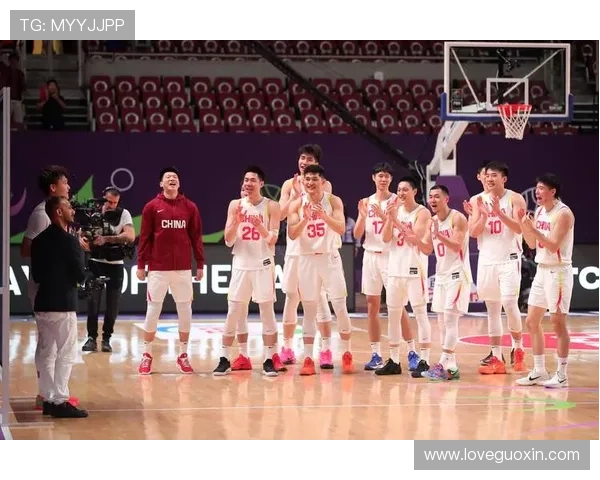 中国男篮力克澳大利亚成功晋级亚洲杯决赛，全队表现惊艳引发热议