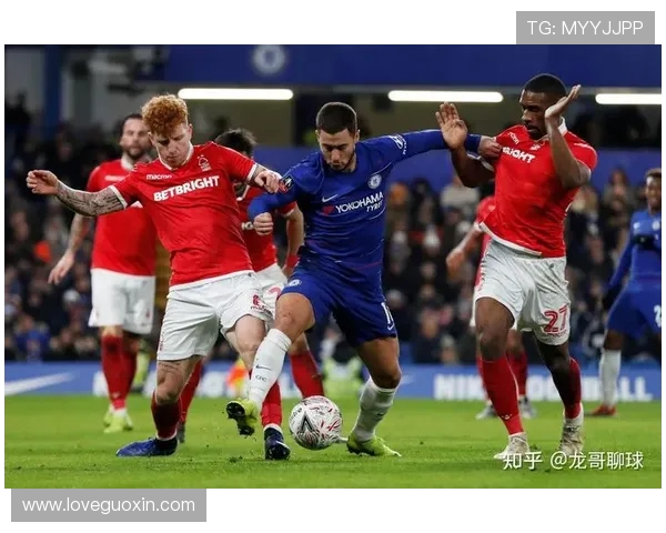 斯旺西足球俱乐部新赛季阵容调整与球队备战进展分析